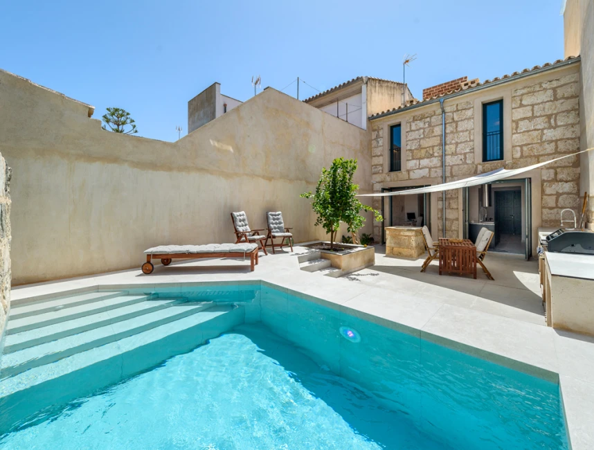Modernes Stadthaus mit Pool in Muro, Mallorca-1