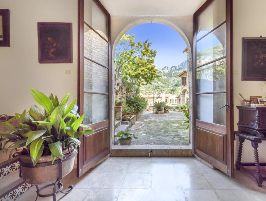 Stunning Historic Property in the Heart of Fornalutx-10