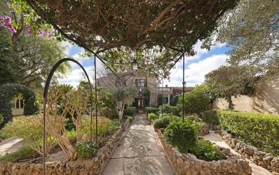 Art nouveau villa met grote tuin in Palma
