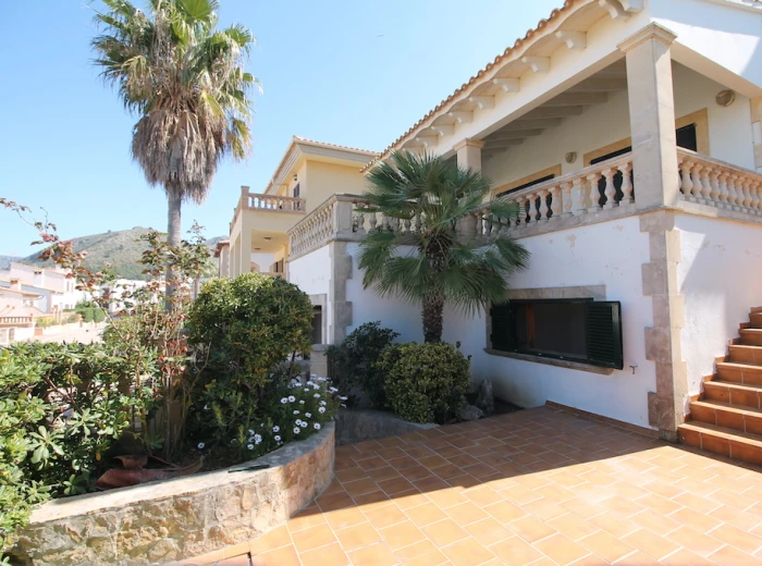 Detached house on the harbour with sea views in Colònia St. Pere-3