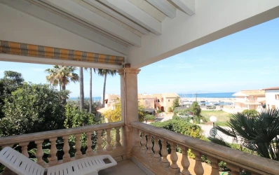 Duży dom wolnostojący na przystani z widokiem na morze w Colònia St. Pere