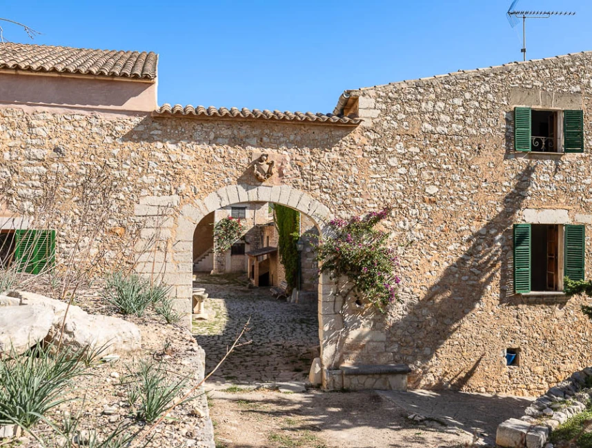 Landgoed op Mallorca aan de rand van Binissalem met prachtig uitzicht-26
