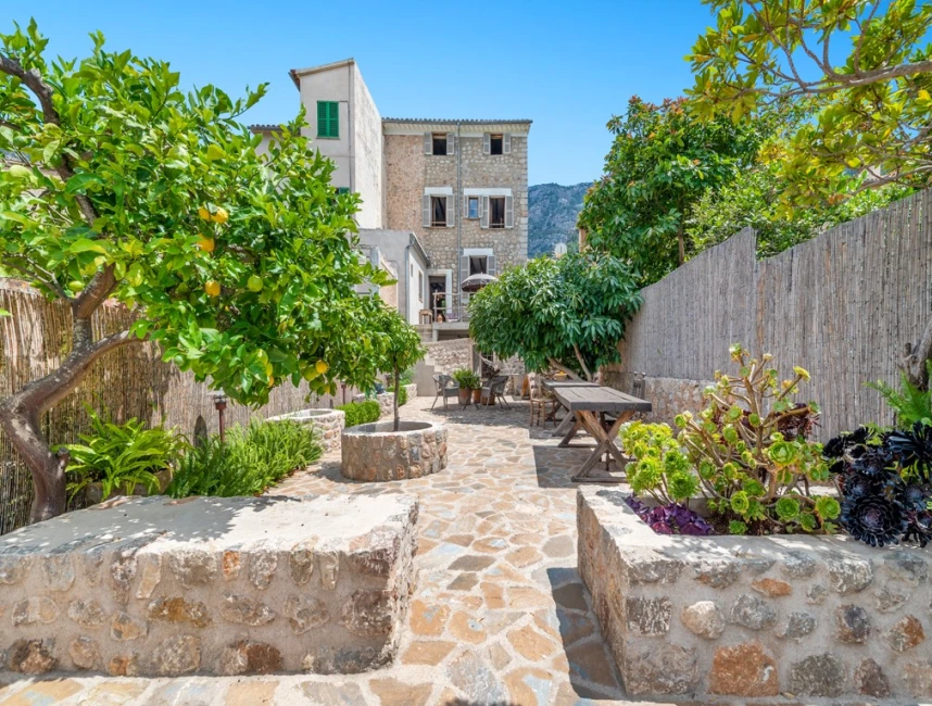 Beautiful Sóller Townhouse With Lovely Garden-1