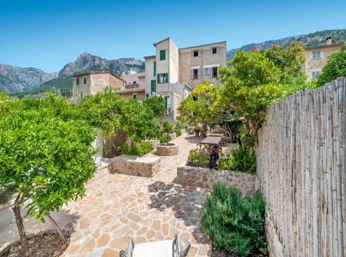 Beautiful Sóller Townhouse With Lovely Garden-22
