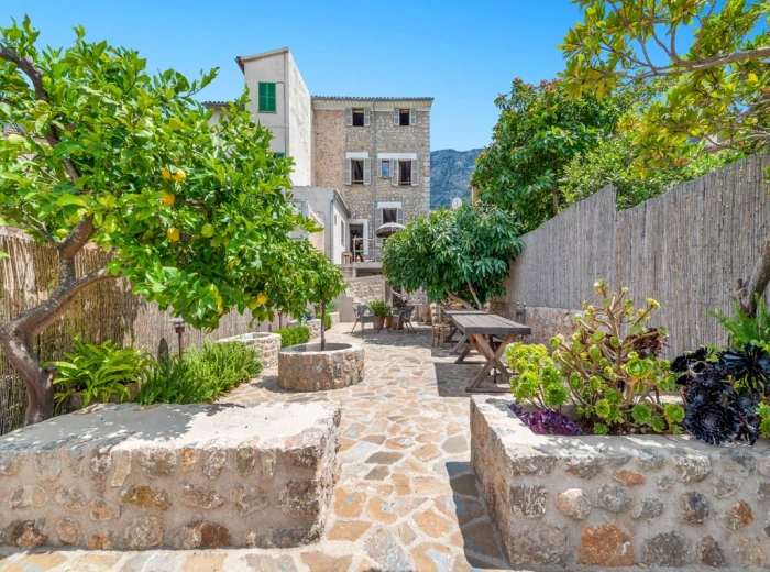 Beautiful Sóller Townhouse With Lovely Garden-1