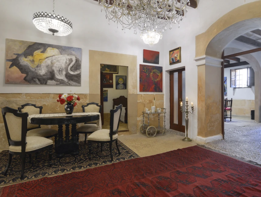 Extraordinary townhouse with history in Llucmajor-6
