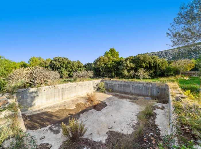Renovation project with lovely mountain views in Pollensa-15