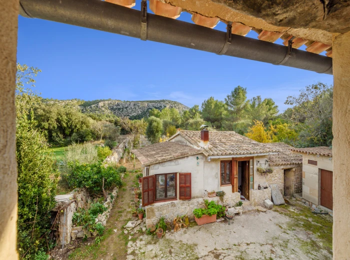 Renovation project with lovely mountain views in Pollensa-13