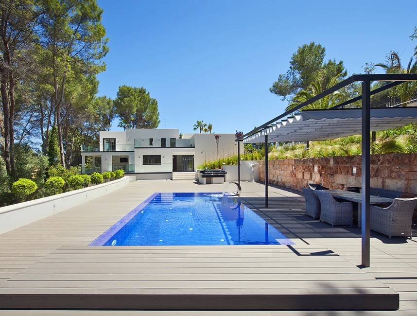 Modern luxury villa with direct golf views-4