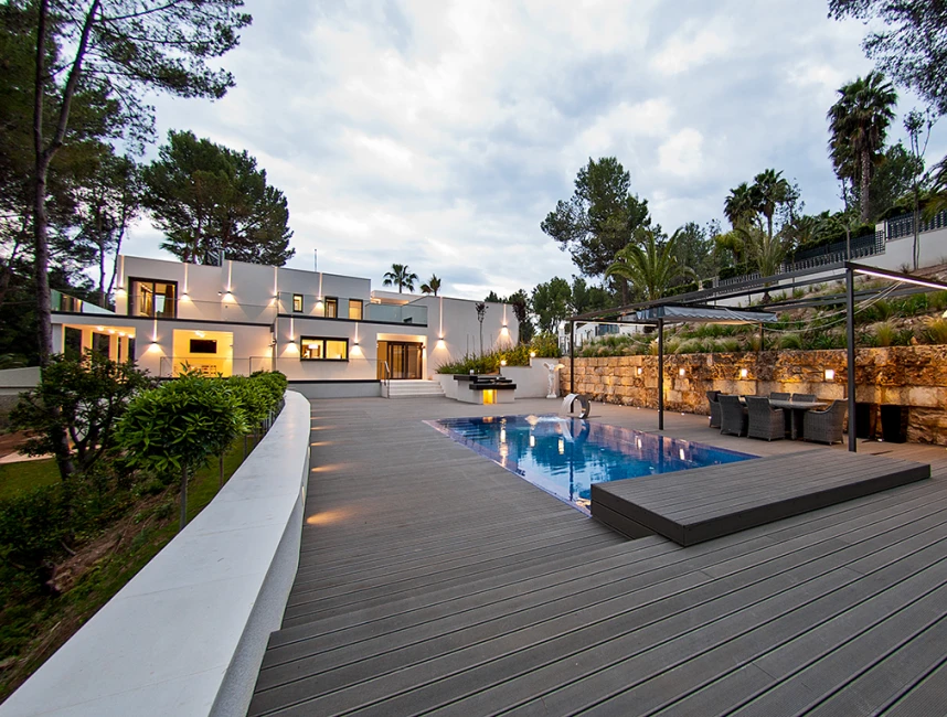 Modern luxury villa with direct golf views-5