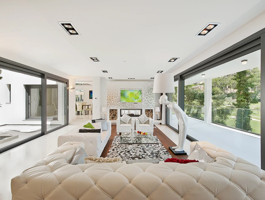 Modern luxury villa with direct golf views-10