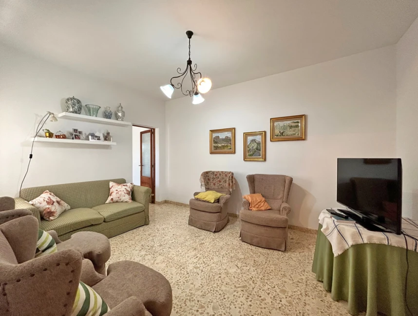 Spacious townhouse with garage and garden in Alaro-4