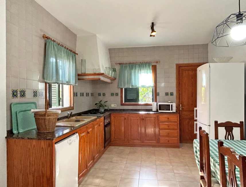 Spacious townhouse with garage and garden in Alaro-5