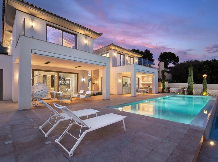 Modern luxury villa within walking distance to the beach of Portals-12