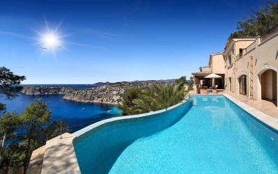 Villa de style Finca avec couchers de soleil sur la mer