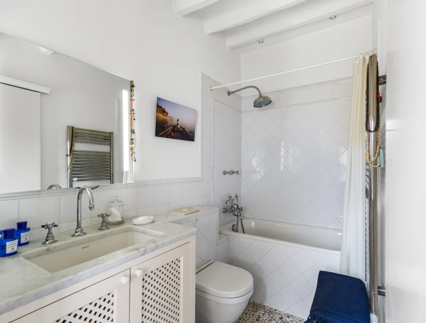 Enchanting duplex penthouse with Mediterranean flair, sea views & communal terrace-9