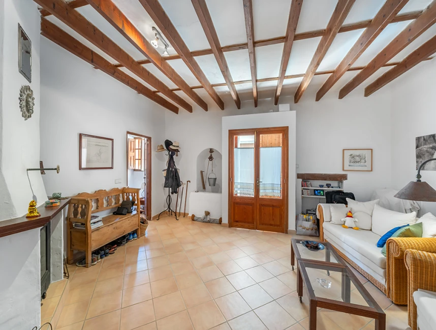 Authentic townhouse within walking distance of the market square-3
