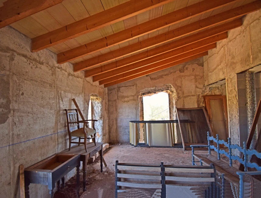 Wspaniała nieruchomość z kamiennym domem do odrestaurowania w Consell-4