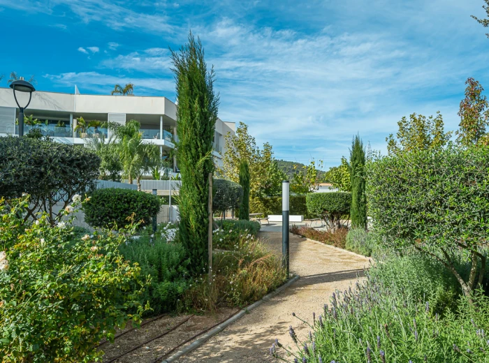 Planta baja con jardín en urbanización de lujo junto a los campos de golf de Palma-23