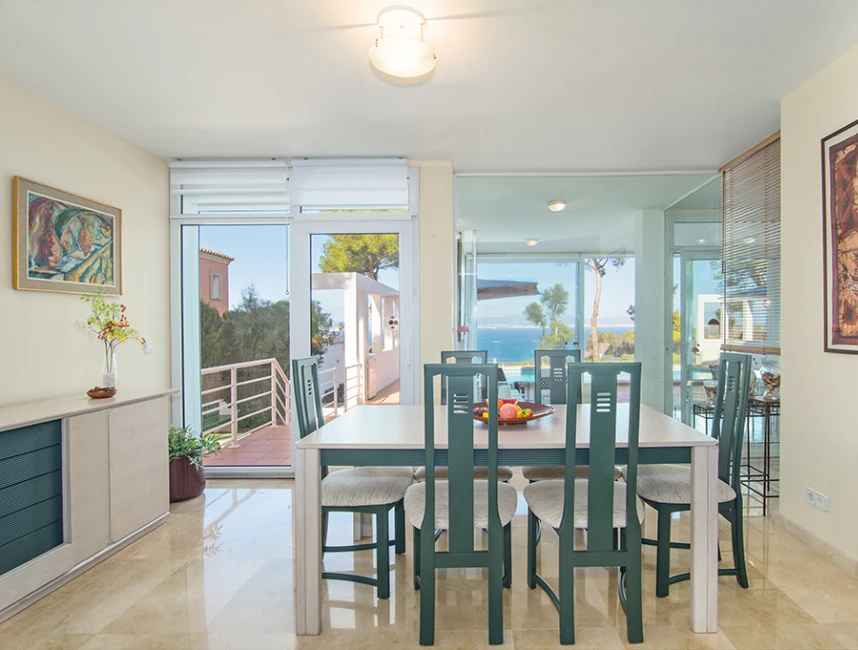 Beeindruckende Villa in der ersten Meereslinie in Bahia Azul-4