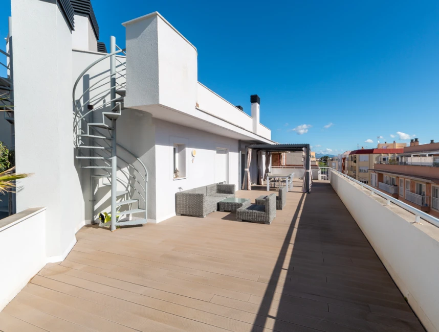 Modern penthouse met uitzicht op zee in Portixol-7
