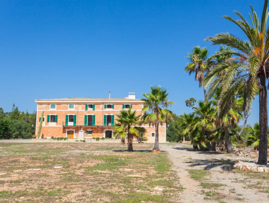 Okazała wiejska posiadłość z widokiem na morze w pobliżu klubu golfowego na Majorce-2