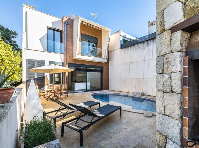 Modern townhouse with holiday rental licence and pool-17