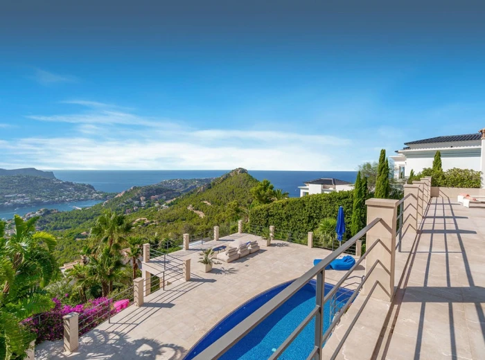 Moderne Villa mit spektakulärem Meer- und Hafenblick-1