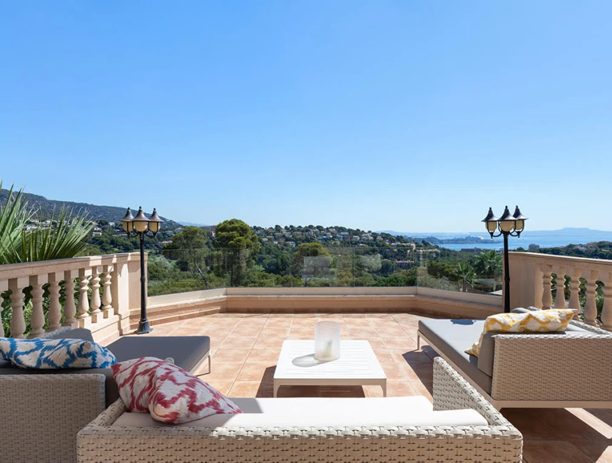 Spacieuse villa méditerranéenne avec vue sur la mer-1