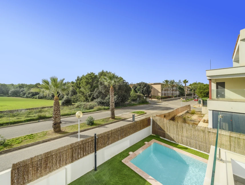 Gloednieuwe villa vlakbij het strand te koop in Can Picafort, Mallorca-18