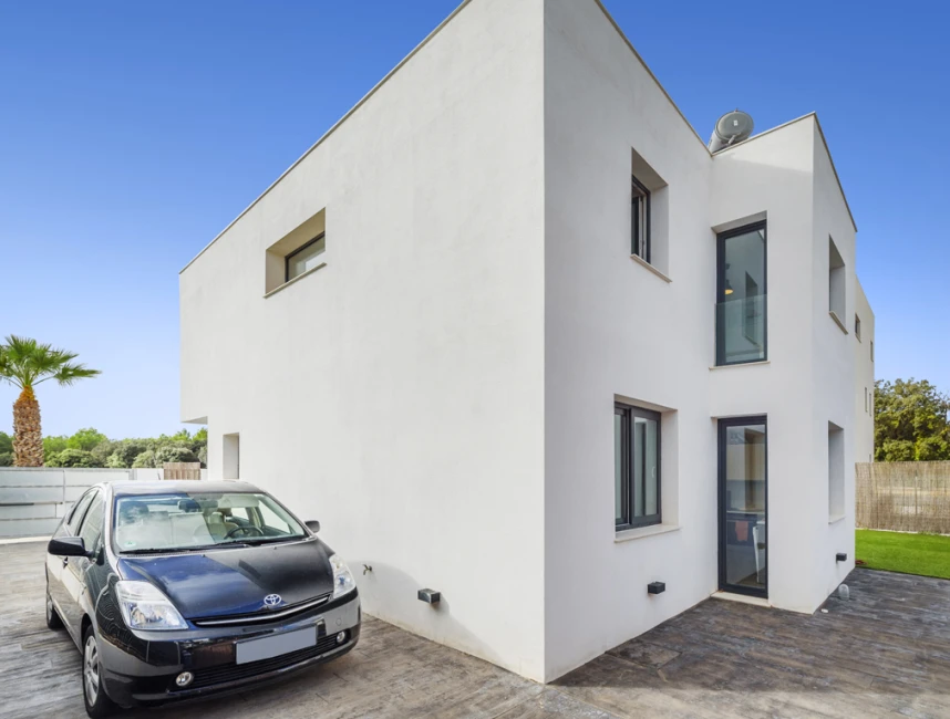 Gloednieuwe villa vlakbij het strand te koop in Can Picafort, Mallorca-24
