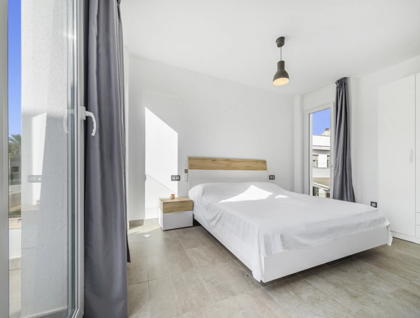Helt ny villa nära stranden att köpa i Can Picafort, Mallorca-13