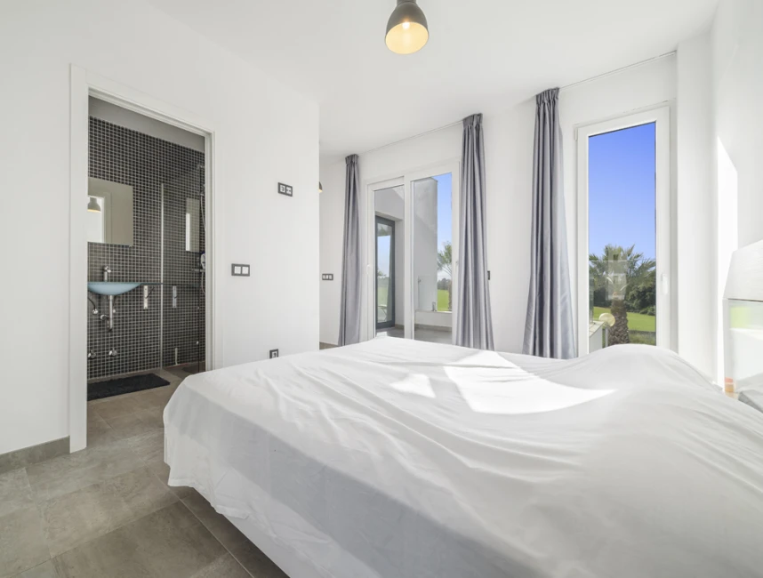 Helt ny villa nära stranden att köpa i Can Picafort, Mallorca-14