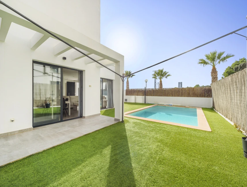 Gloednieuwe villa vlakbij het strand te koop in Can Picafort, Mallorca-2