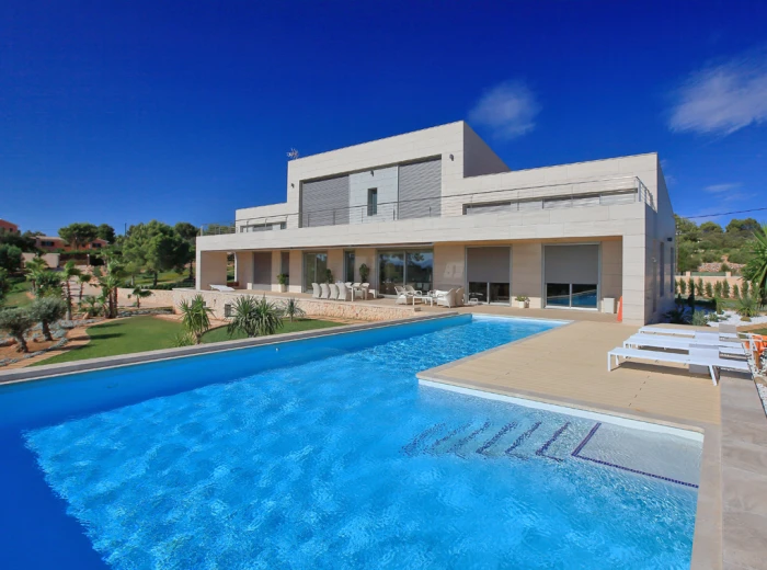 High-quality luxury villa in Puntiró-4