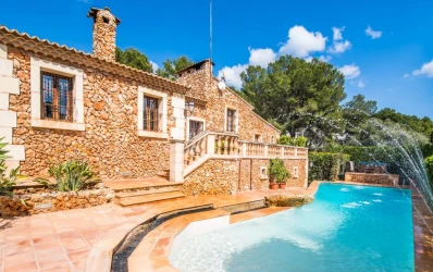 Villa in Mallorcaanse stijl vlakbij het strand in Costa de los Pinos