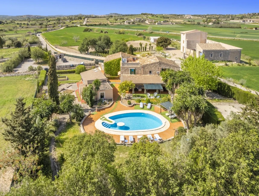 A very pretty finca with pool and guest house in Santa Margalida-1