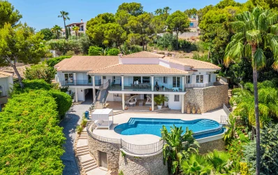 Amazing villa with sea views in quiet location