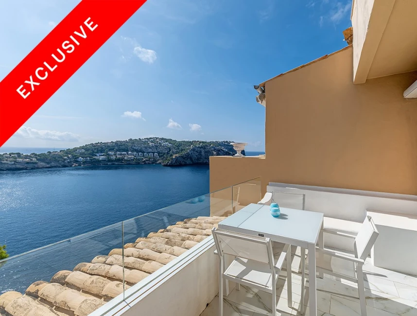 Frontline apartment with sea views-1