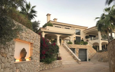 Villa met zeezicht in Nova Santa Ponsa
