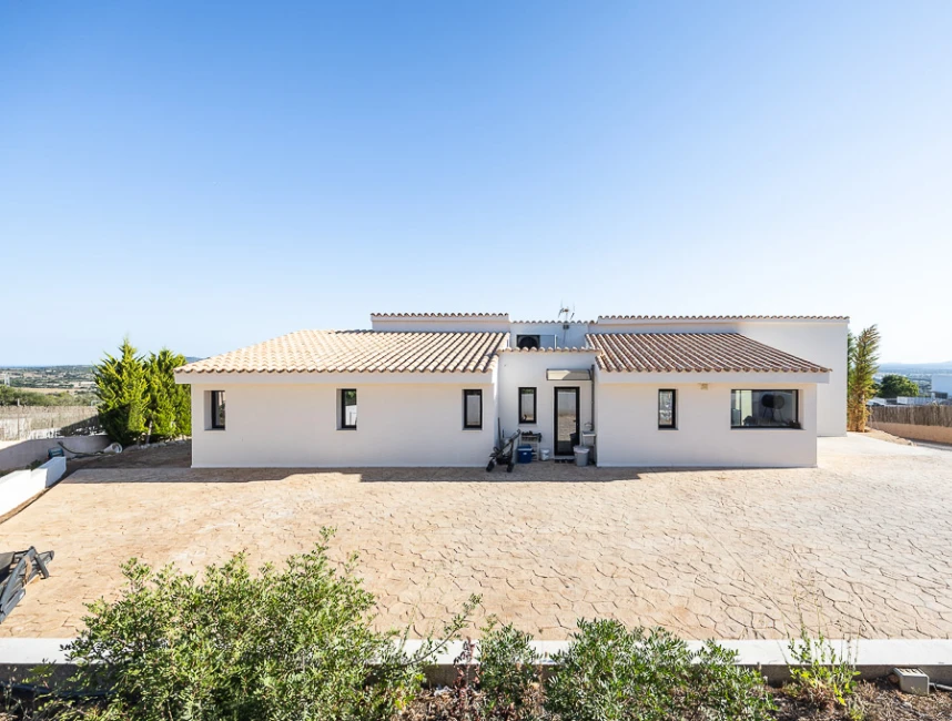 New built villa with stunnig panoramic views in Manacor-12