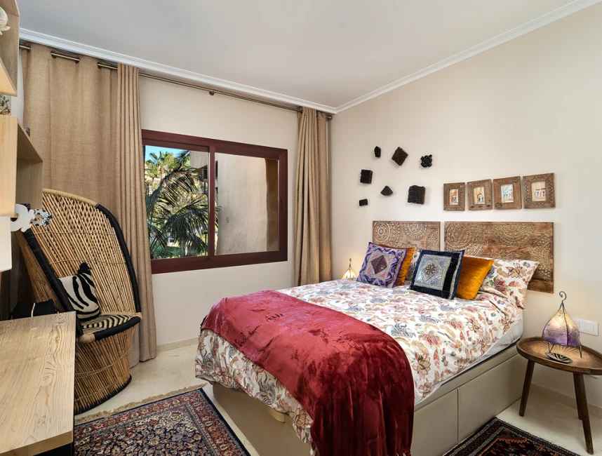 Luxe tropical : appartement de 2 chambres avec jardin et piscine-8