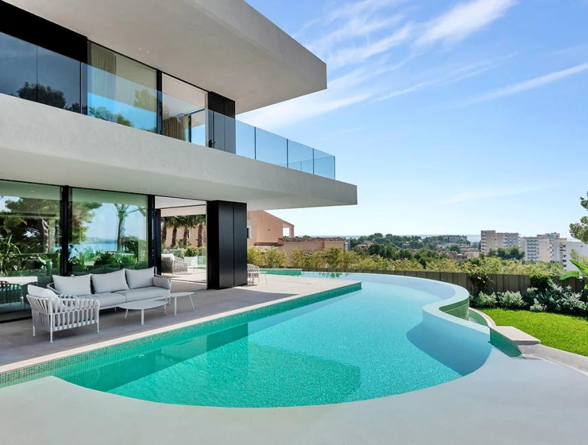 Panoramische nieuwe villa met zeezicht-11