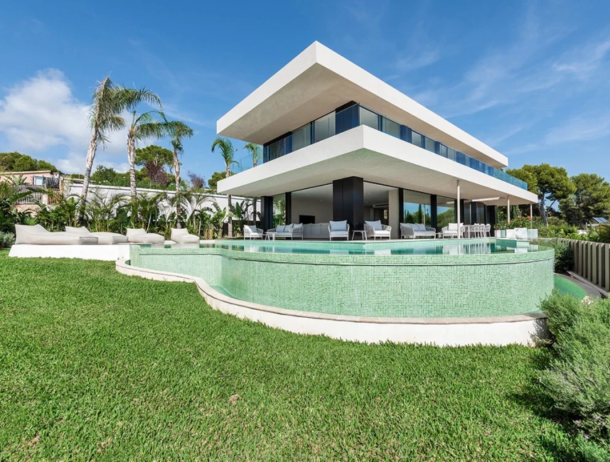 Panoramische nieuwe villa met zeezicht-15