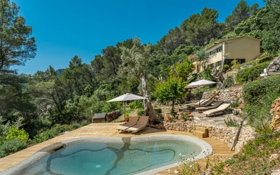 Lanthus med fantastisk utsikt över bergen och semesteruthyrning i Puigpunyent, Mallorca