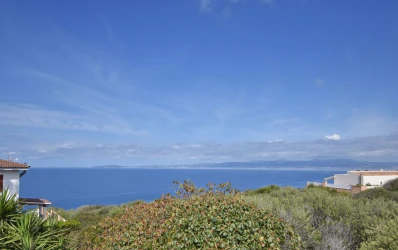 Śródziemnomorska willa z niezakłóconym widokiem na morze