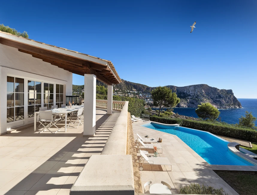 Mediterranean villa with sea views-1
