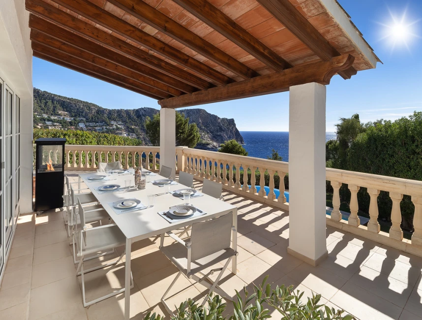 Villa méditerranéenne avec vue sur la mer, très bien située-2