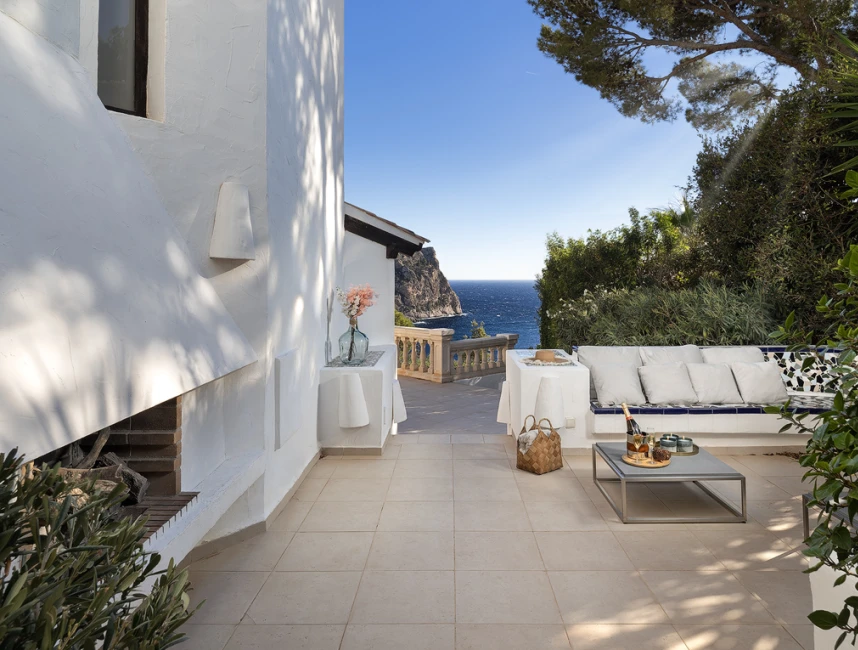 Villa méditerranéenne avec vue sur la mer, très bien située-11