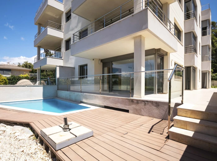 Appartamento moderno con piscina privata-12